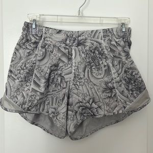Lululemon Hotty Hot 4” Shorts